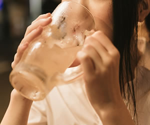 食事や飲み会の盛り上げ役をやることも