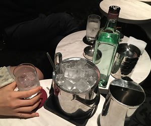 出張キャバクラのようなパパ活で社長の商談も